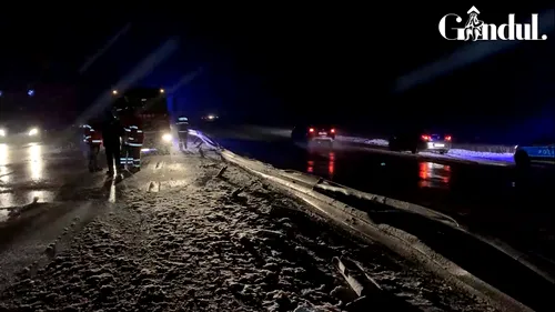 Accident pe autostrada București-Pitești. Un TIR a derapat și a intrat in separatoarele de sens | VIDEO