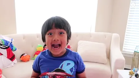 MILIONAR LA OPT ANI. Un băiețel este cel mai bine plătit star pe YouTube în 2018, pentru că testează JUCĂRII