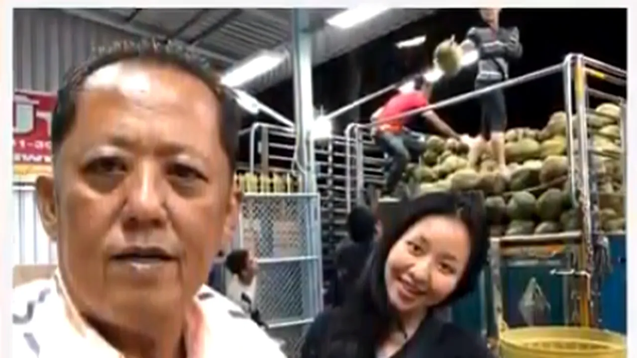 Afacerea MOȘTENIRE și pe fiica lui de SOȚIE. Concurs pentru cel mai bun GINERE, organizat de un MAGNAT thailandez. Tânăra vrea un bărbat cu care să își facă selfie-uri 