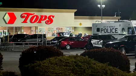 Atac armat într-un supermarket din SUA. Cel puțin zece oameni au murit