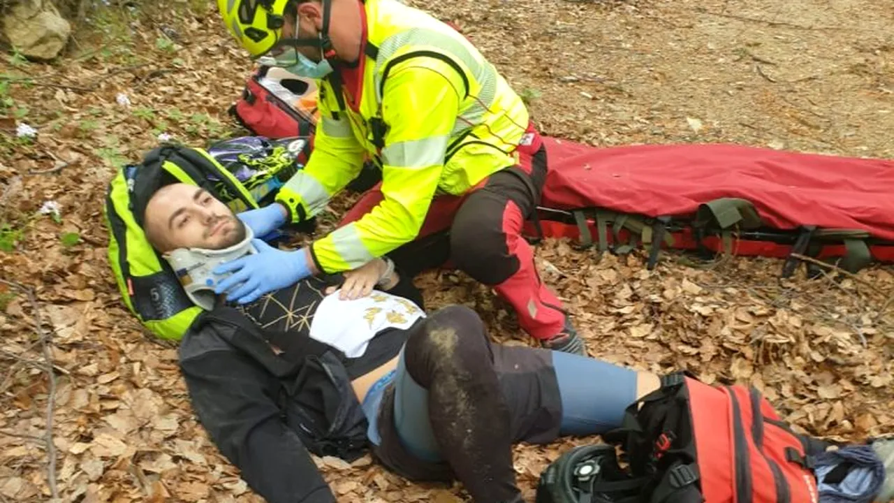 PRAHOVA. Salvamontiștii au intervenit pentru a-i acorda îngrijiri unui biciclist accidentat