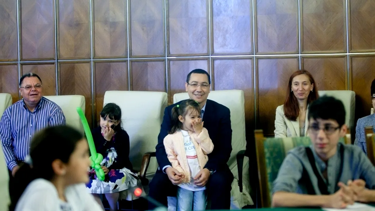 Guvernul copiilor, reunit de 1 Iunie la Palatul Victoria, a aprobat o vacanță de vară de patru luni