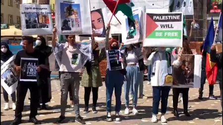 Protest la Timișoara. Peste 100 de palestinieni s-au adunat în Piaţa Victoriei: „Palestina, libertate!” (VIDEO)