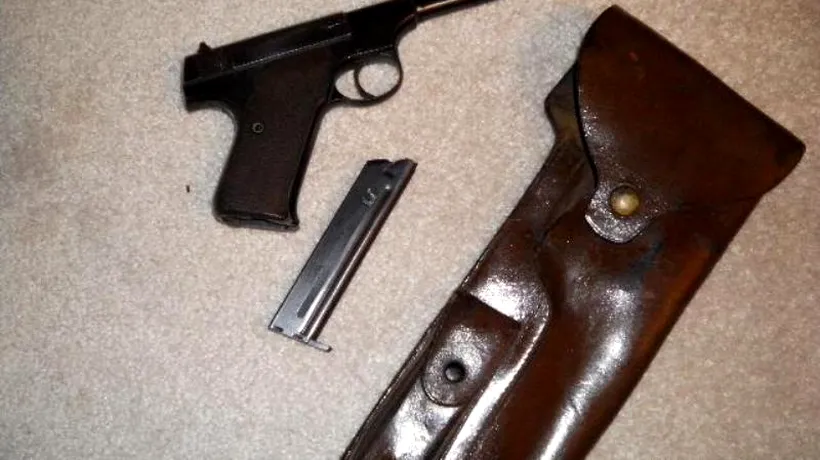 Un pistol și 66 de cartușe, găsite în podul clădirii unde este și sediul PSD Bistrița-Năsăud