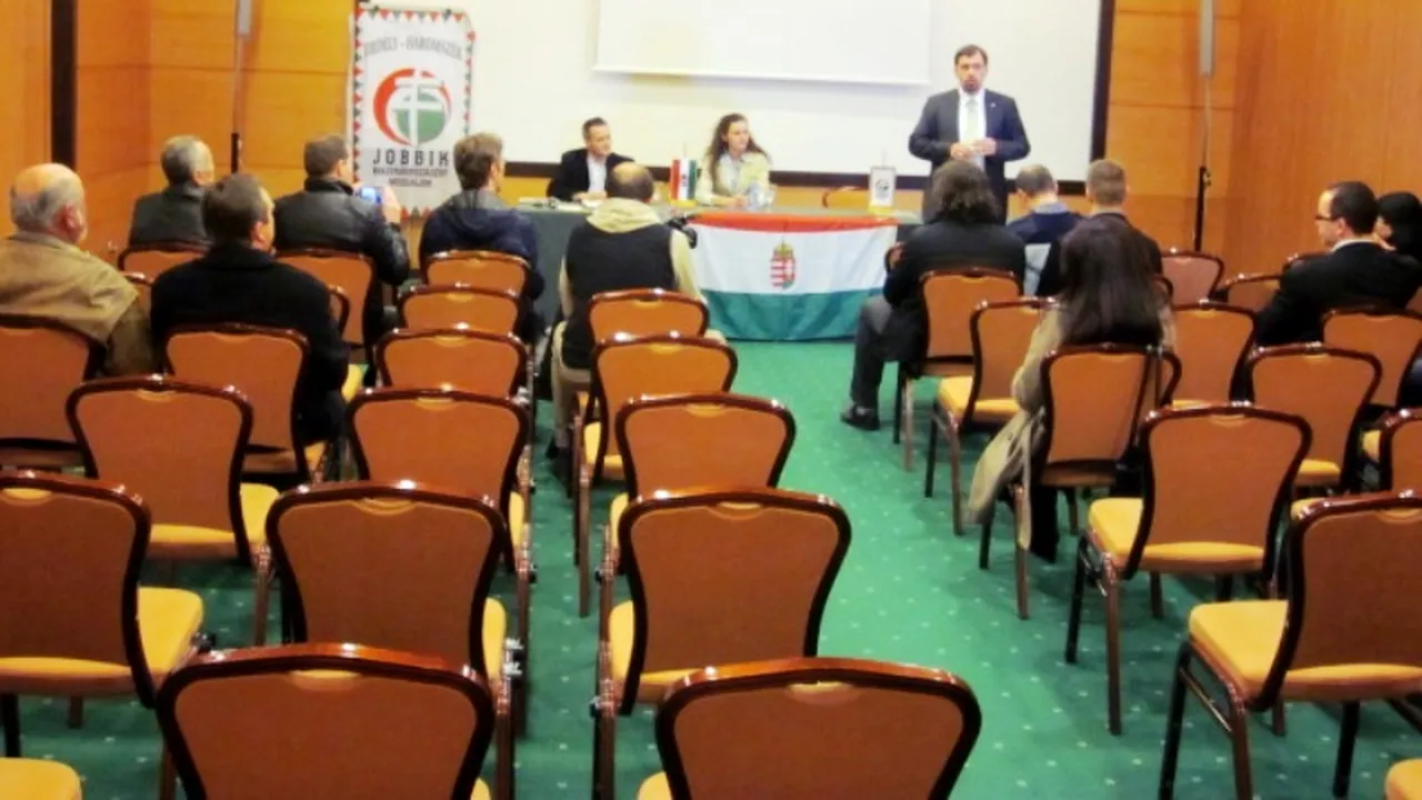 Surpriză la Brașov pentru extremiștii de la Jobbik. Prezentarea ofertei politice, într-o sală aproape goală