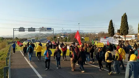 Grevă în Catalonia: mii de profesori ies din nou în stradă și blochează principalele autostrăzi. Ce nemulțumiri au angajații din educație