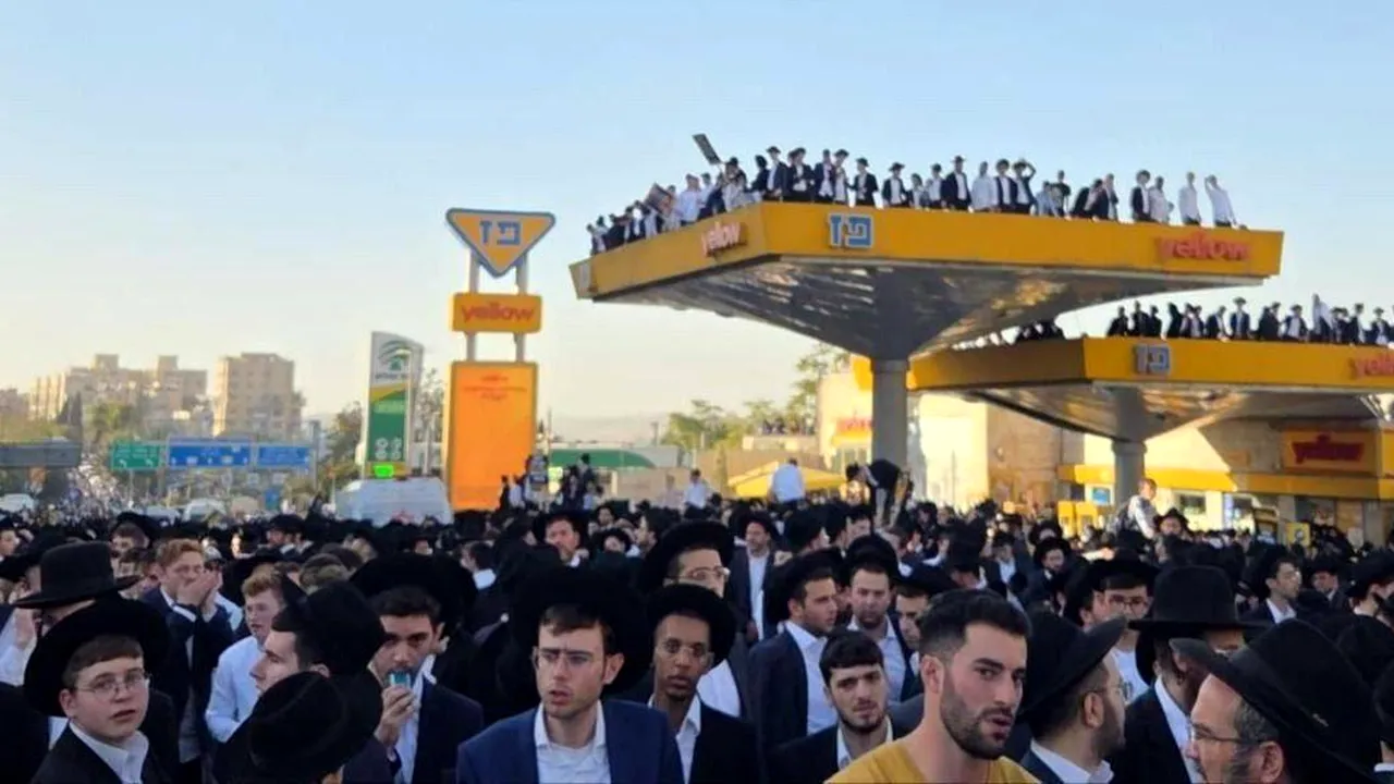 Gest extrem la protestele masive din Israel împotriva serviciului militar obligatoriu. Scandal pe tema interzicerii dreptului de vot pentru cei care refuză înrolarea