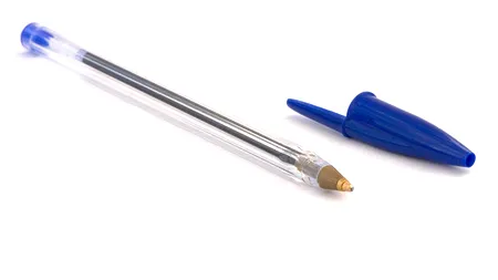 De ce capacul pixului are un mic orificiu?