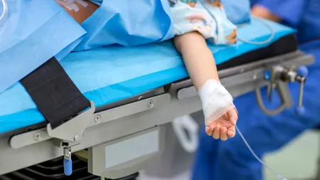 Un elev din Republica Moldova a ajuns la Terapie Intensivă, după ce a fost pedepsit de profesoara de sport cu 150 de genuflexiuni. Mama băiatului: „Este a doua oară în spital din cauza neatenției administrației școlii”