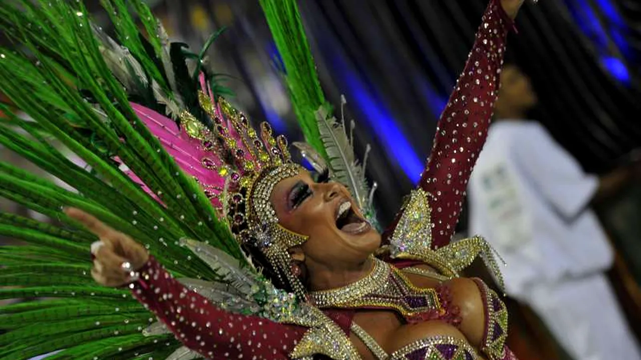 VIDEO. Carnavalul de la Rio, în plină desfășurare. Dansatorii de samba au luat străzile cu asalt
