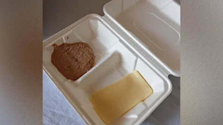 Mic dejun umilitor la Spitalul de Copii Cluj. O mamă a primit o felie de cașcaval și o lingură de pateu | FOTO