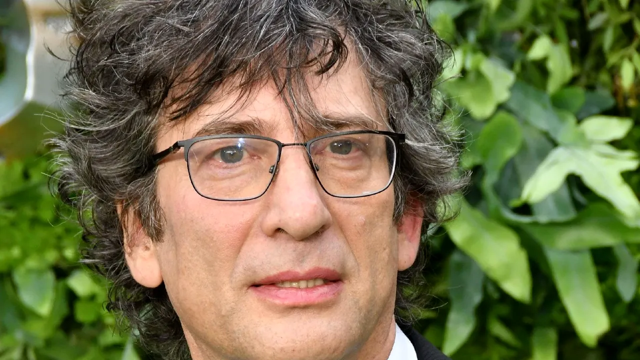 Noi ACUZAȚII de hărțuire sexuală la adresa lui Neil Gaiman. Încă patru femei susțin că au fost victimele sale