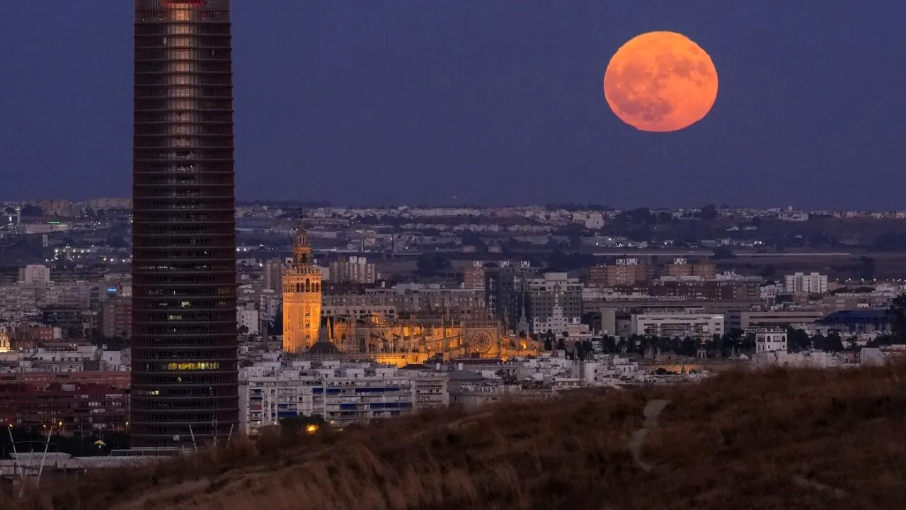 SUPERLUNA Castorului. Când va putea fi văzută în România