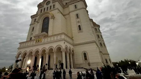 Opt ore se așteaptă pentru a vizita Catedrala Națională. Recomandarea autorităților