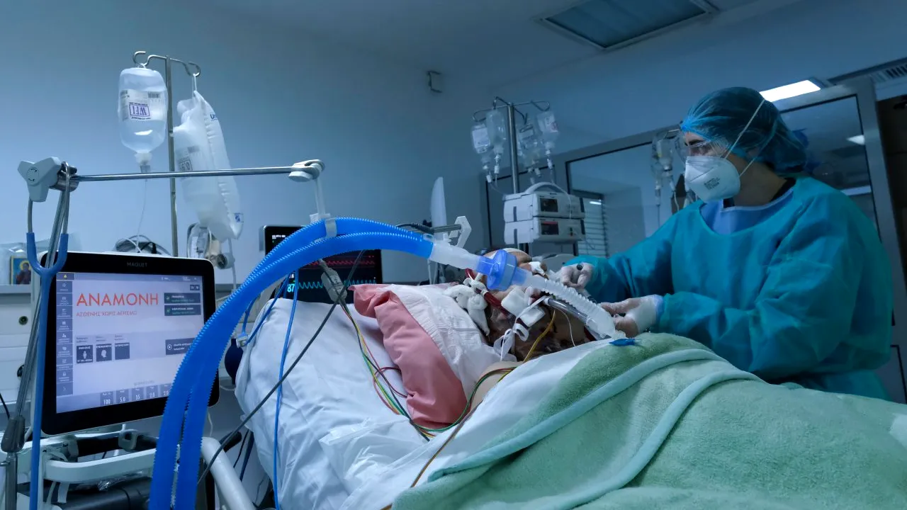 Doi pacienți sub 30 de ani au murit din cauza COVID-19 în ultimele 24 de ore. Ambii erau nevaccinați