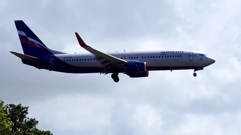 Un avion cu pasageri al unei companii rusești, care decolase de la Soci, a rămas în PANĂ de motor în plin zbor