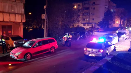 Un bărbat din Constanța, care nu avea permis auto și conducea o mașină cu numere false, a lovit 10 autoturisme parcate
