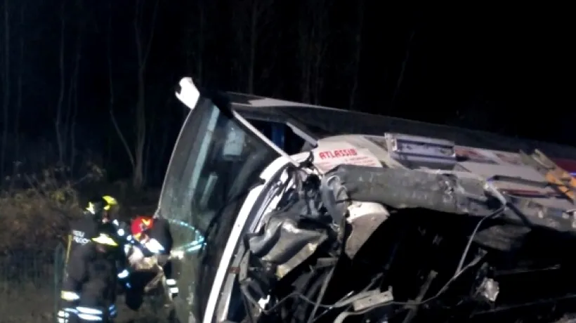Un autocar cu români, răsturnat pe o autostradă din Italia. 8 persoane au fost rănite
