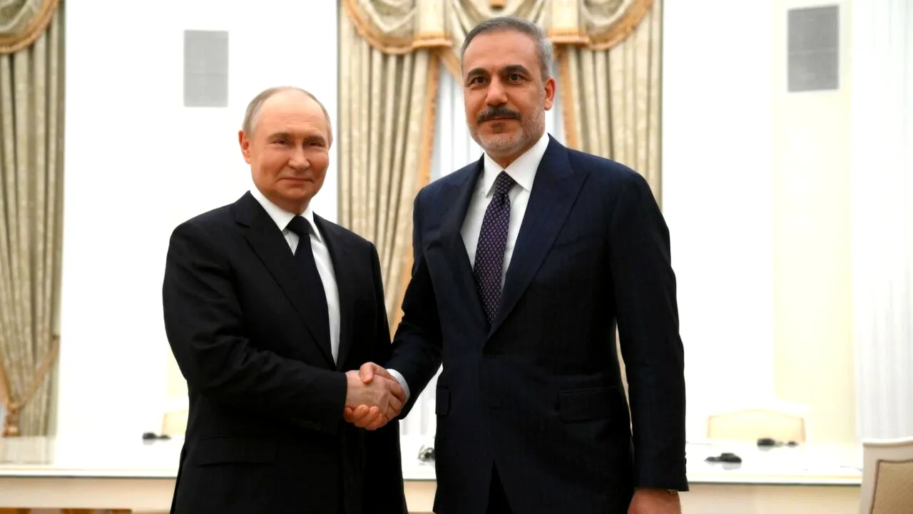 Putin discută cu ministrul turc de Externe despre posibilitatea încheierii RĂZBOIULUI din Ucraina