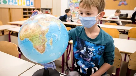 DOCUMENT. A fost modificat formularul pe care trebuie să-l semneze părinții pentru testarea COVID în școli