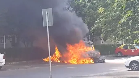 Incendiu puternic în Oradea. O mașină a luat foc și a ars în totalitate