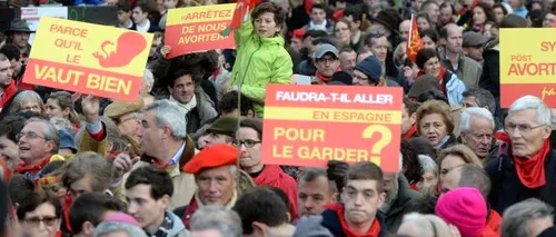 Aproximativ 16.000 de persoane participă la o manifestație împotriva avortului la Paris