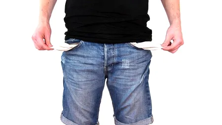 SONDAJ. Care este, de fapt, proporția celor care au trecut la „atacarea” economiilor proprii
