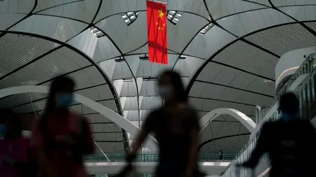 China dezvăluie reguli mai stricte de testare a coronavirusului pentru călătorii din SUA