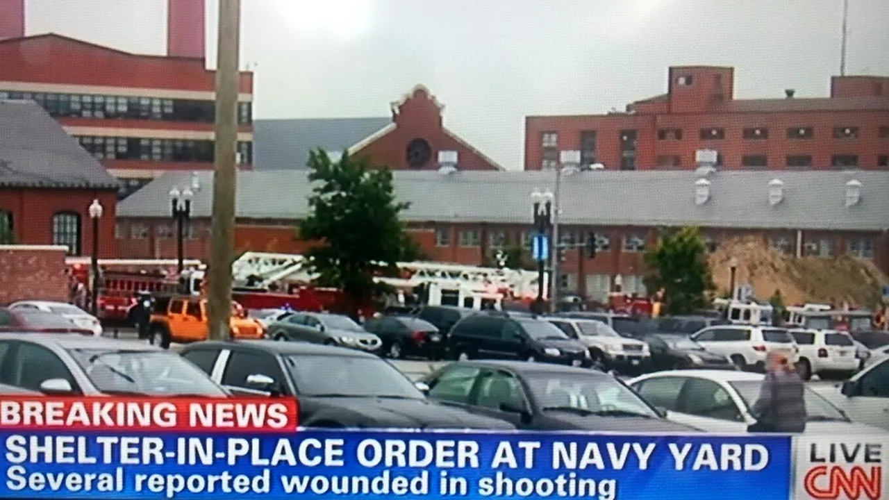 13 morți în urma unui atac armat dintr-o unitate militară din Washington. Atacatorul, un rezervist al Marinei. FOTO