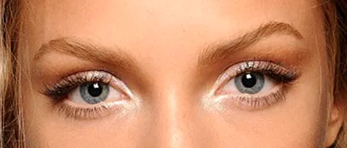 5 trucuri de machiaj care îți fac ochii să pară mai mari