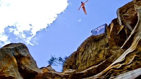 Adrenalină la maximum. Fotografii spectaculoase de la una dintre cele mai periculoase competiții din lume