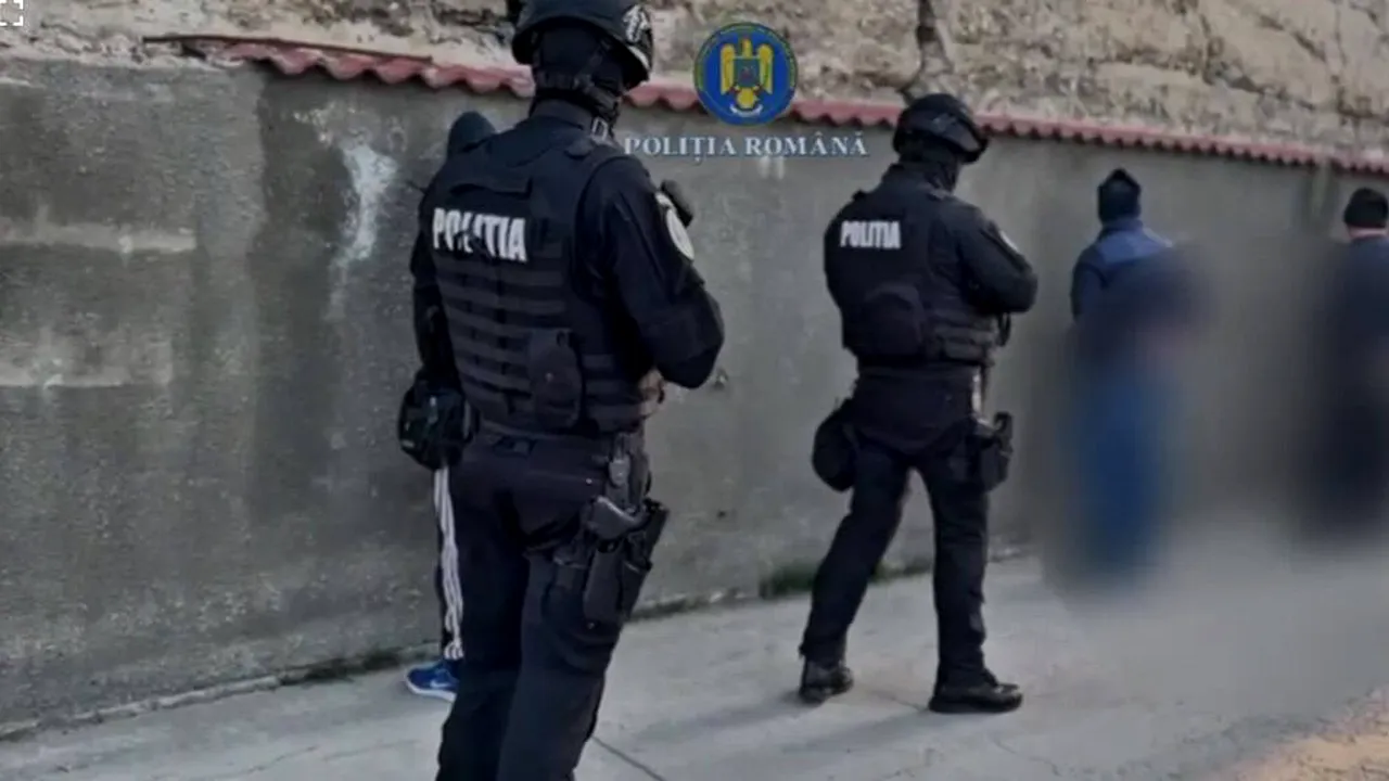 Percheziții în Prahova: firme de gestionare a deșeurilor și persoane, suspecte că au deversat ilegal deșeuri într-un râu din Ploiești