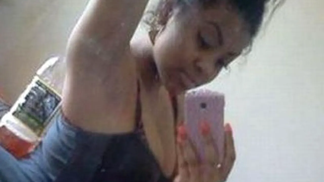 Tânara care a ȘOCAT America. DETALIUL din FOTOGRAFIE care i-a făcut să se întrebe: cum stă femeia asta pe scaun?