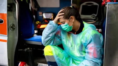 Mărturia unui ambulanțier de la Timișoara despre ”prăpădul” din valul 5: ”Conducem și 14 ore, am ajuns să nu mai dormim, avem țiuit în creier de la sirene”