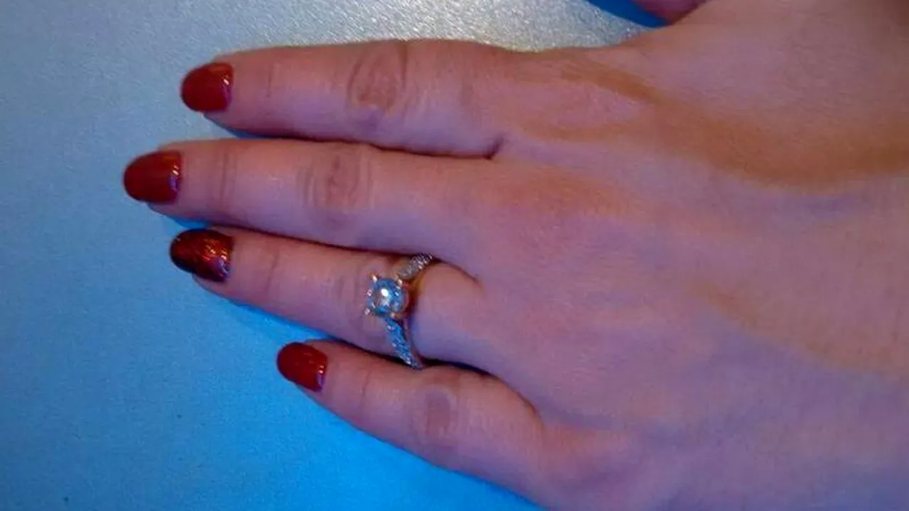 O cunoscută prezentatoare TV din România s-a logodit în Ajun de Crăciun