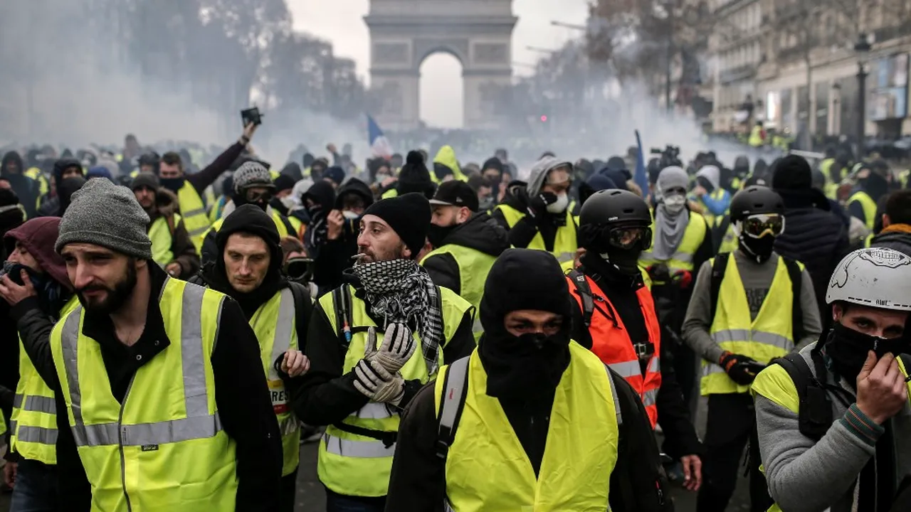 Vestele Galbene lovesc din nou. Francezii au protestat la Strasbourg