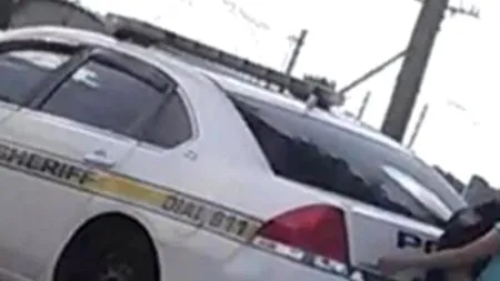 Ce făcea un polițist în timpul serviciului