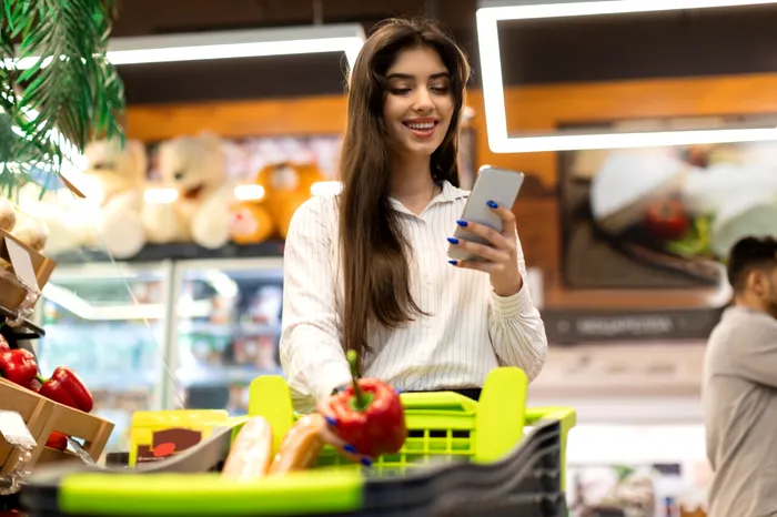 Verificați periodic ora pe telefon