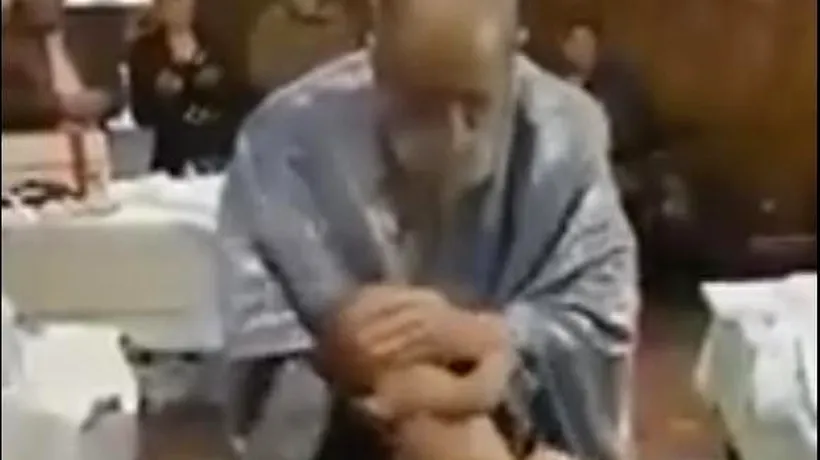 Imagini incredibile într-o biserică din Brăila. Un preot nervos bruschează un bebeluș la botez. VIDEO