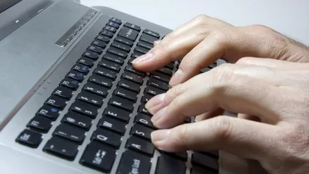 STUDIU. Persoanele care postează mesaje agresive pe internet tind să devină și mai frustrate