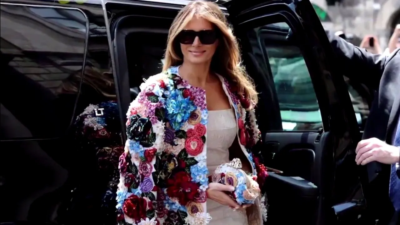 Ținuta cu care Melania Trump a atras criticile tuturor. Cum s-a îmbrăcat Prima Doamnă pentru a merge în vizită la victimele uraganului din Texas