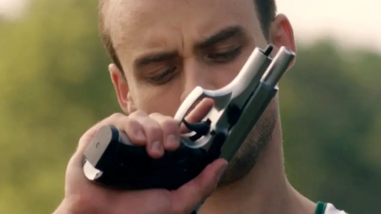 Arme de foc LA LIBER și FĂRĂ CURSURI DE INSTRUIRE pentru demnitari și diplomați. Un deputat liberal a descoperit ce lipsește românilor