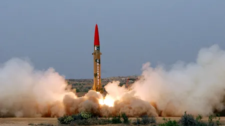 Singura putere nucleară din lumea musulmană anunță testarea cu succes a unei rachete care poate transporta ogive nucleare