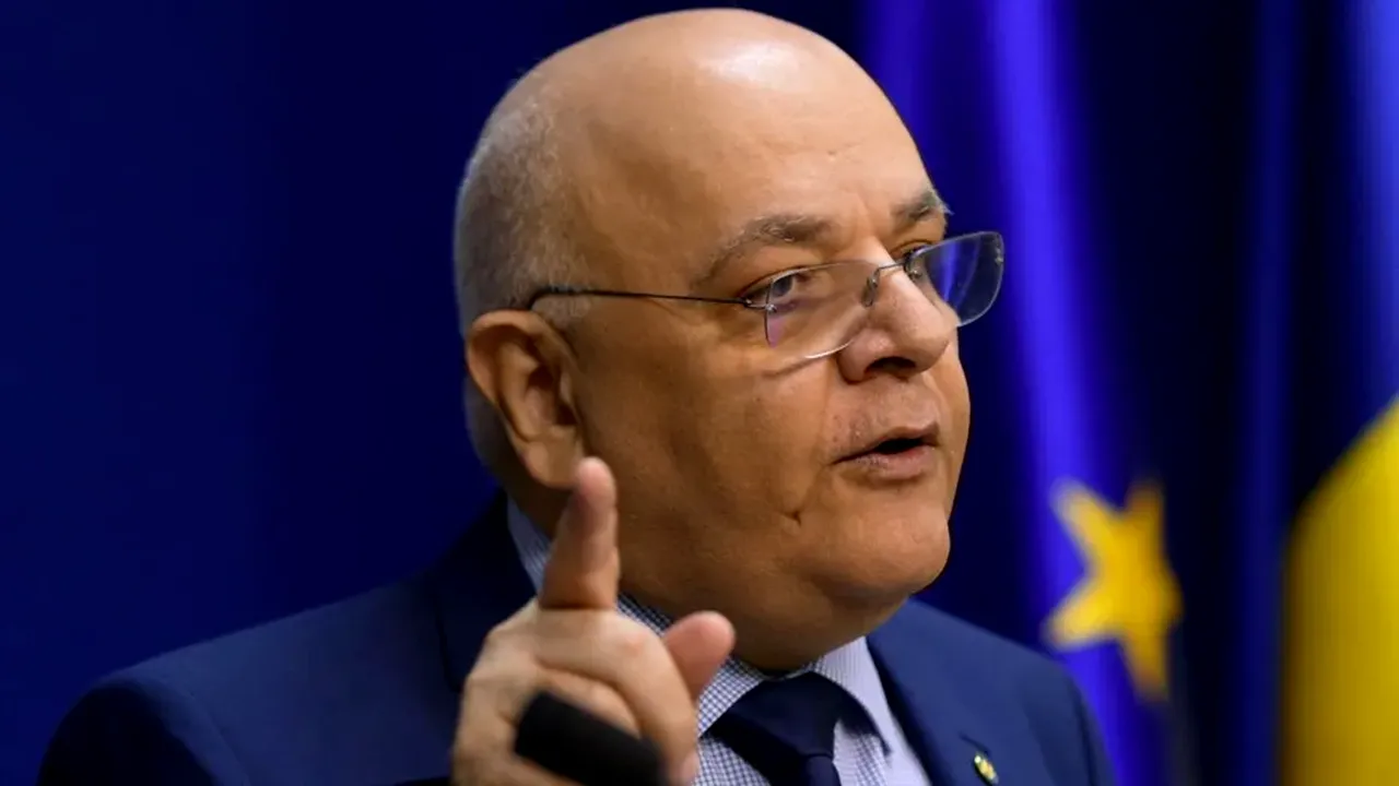 Mesaje care amintesc de PANDEMIE. Raed Arafat cere populației să înfrunte ciclonul cu rezerve de apă și alimente, după ce a bombardat populația cu ro-alerturi