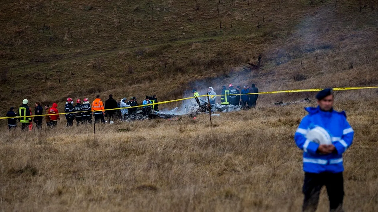 Epava elicopterului prăbușit în zona Stejăriș a fost ridicată și dusă la Câmpia Turzii