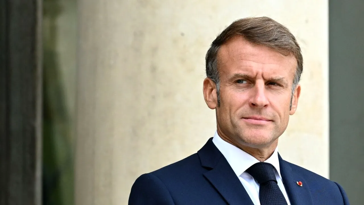 Serviciul de Spionaj al Rusiei îl ironizează pe Macron: „Visează” la gloria lui Napoleon. Franța se pregătește să trimită 2 mii de soldați în Ucraina