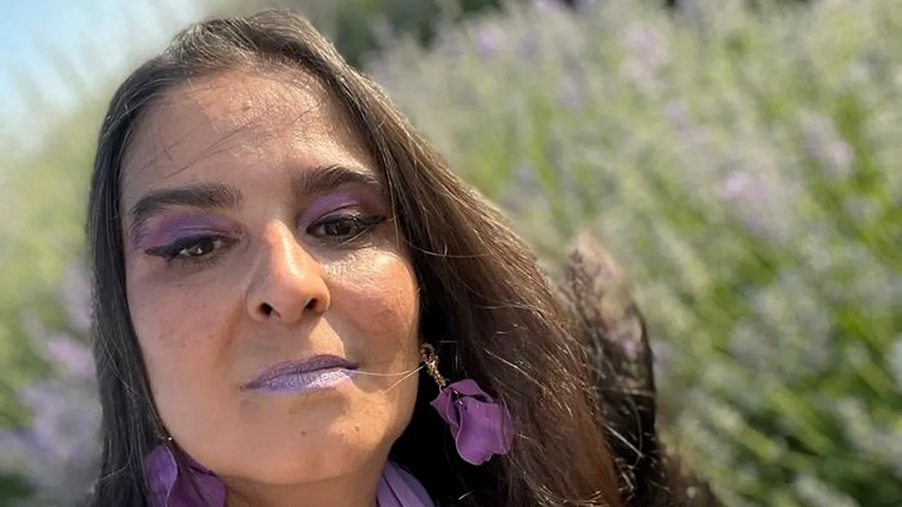 FOTO / Povestea de viață a actriței Nouria Nouri. ”Tancurile treceau chiar pe strada noastră, ne ZDRUNCINAU casa”