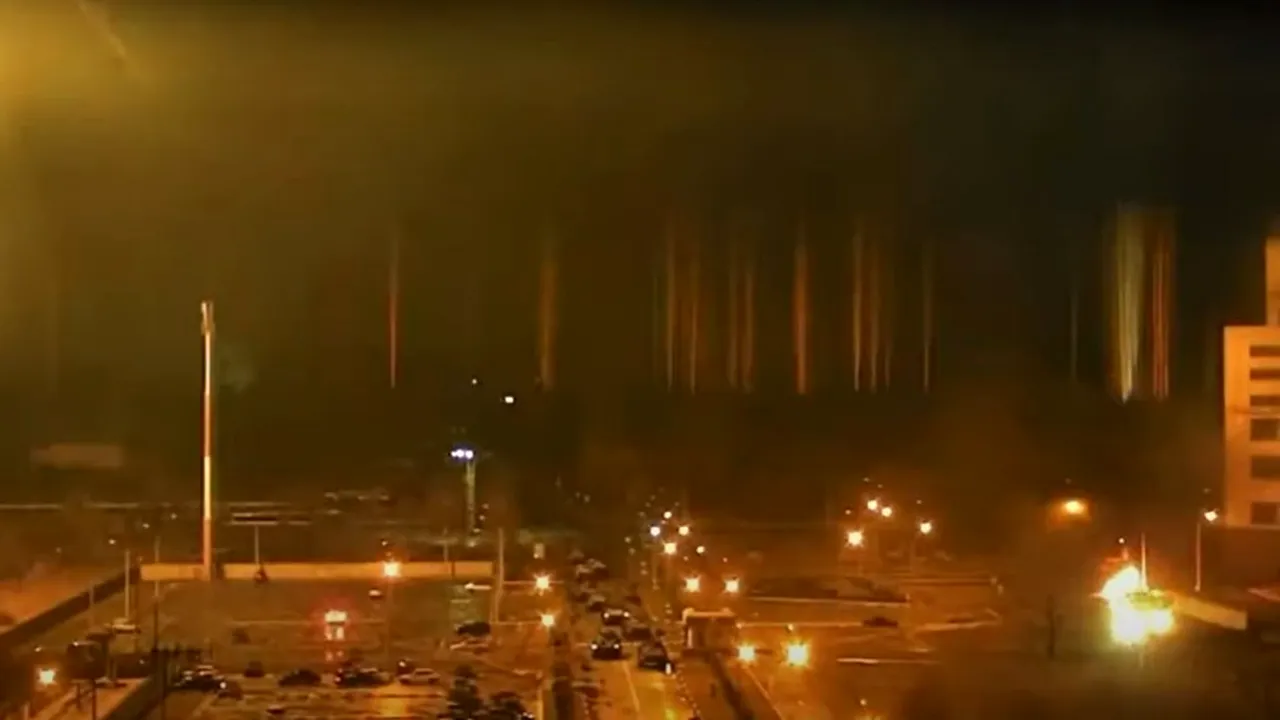 Incendiul de la centrala nucleară Zaporojie a fost stins / Rușii au încercat să împiedice echipele de intervenție / Dacă flăcările ajungeau la unul din reactoare, dezastrul ar fi fost de 10 ori mai mare decât Cernibîl, a avertizat ministrul ucrainean de Externe