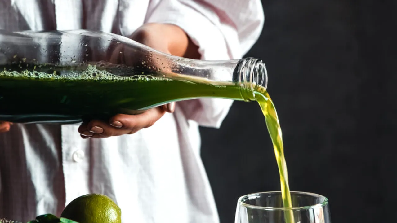 Sucul care elimină grăsimea de pe organe. Se prepară simplu, dintr-un ingredient banal