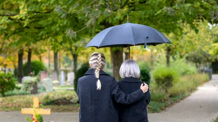 Pentru prima dată în ultimii 30 ani, speranța de viață scade la nivel global. Care sunt CAUZELE